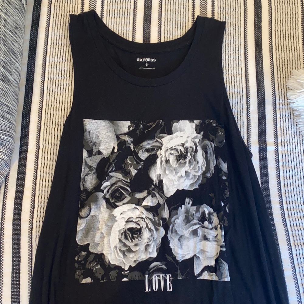 Graphic tank